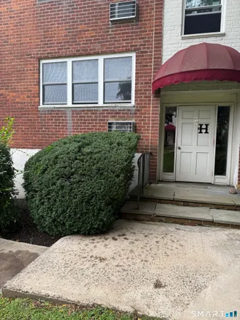 $2,400 | 11 Bedford Avenue, Unit H1, Norwalk, CT 06850