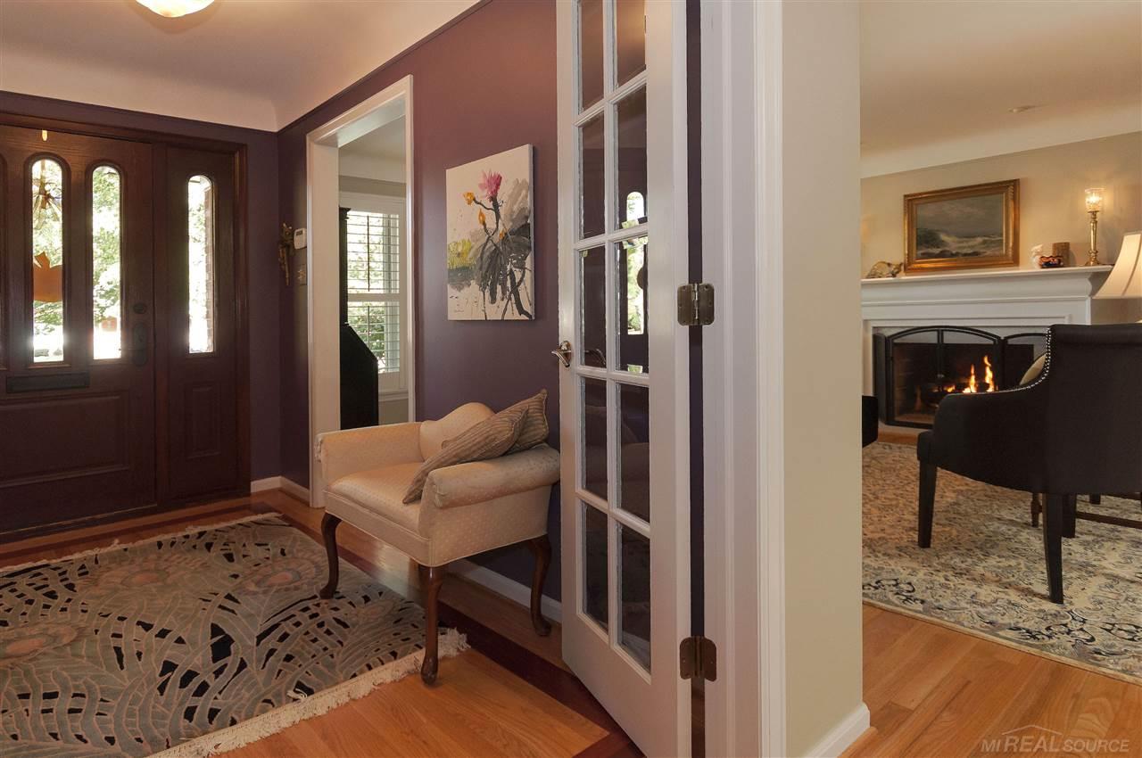 727 North Renaud Road Grosse Pointe, MI 48236 - Photo 3 of 37 31308176-2.JPG
