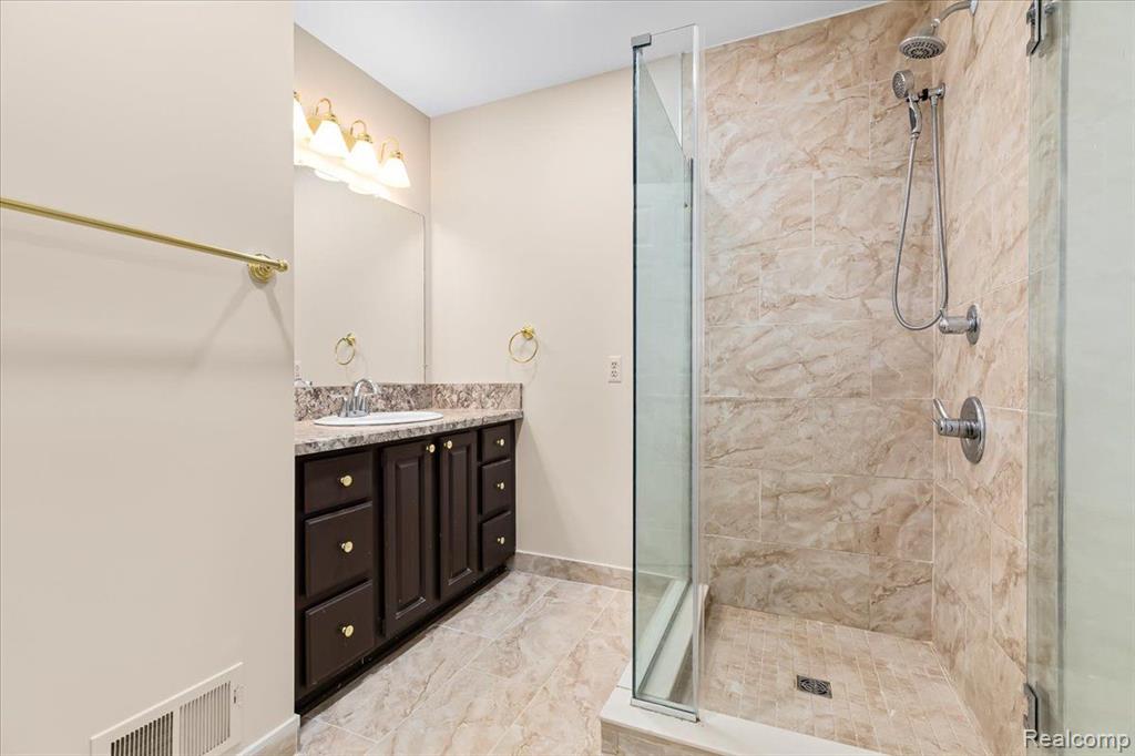 22245 River Ridge Trail Farmington, MI 48335 - Photo 21 of 33