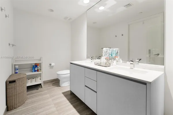 $5,900 | 1010 Brickell Avenue, Unit 2906, Miami, FL 33131