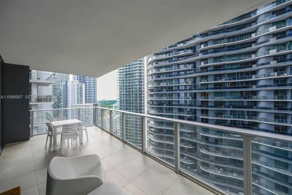 $5,900 | 1010 Brickell Avenue, Unit 2906, Miami, FL 33131