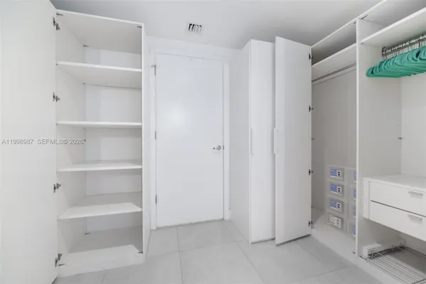 $5,900 | 1010 Brickell Avenue, Unit 2906, Miami, FL 33131