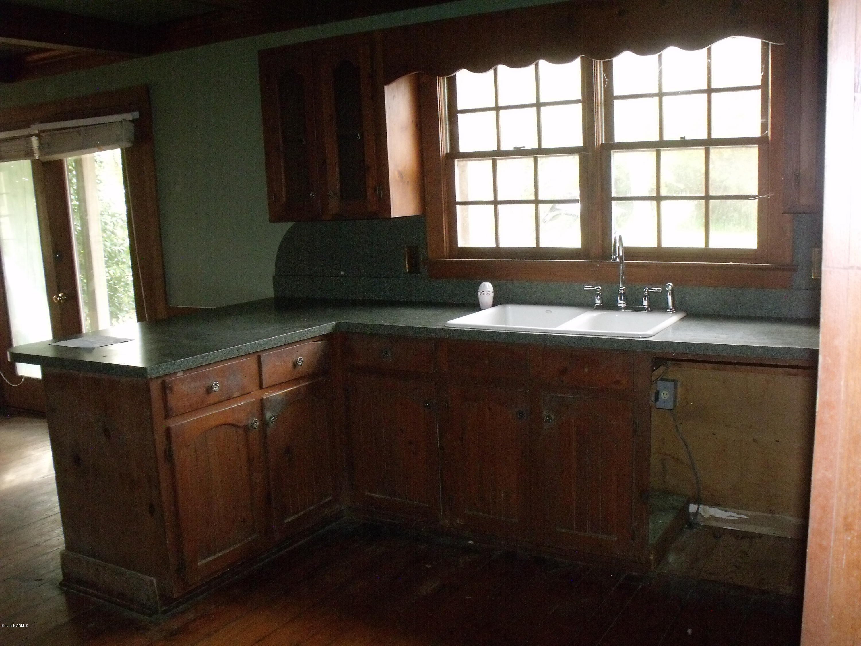 420 South Fairview Road Rocky Mount, NC 27801 - Photo 11 of 19 26 KITCHEN