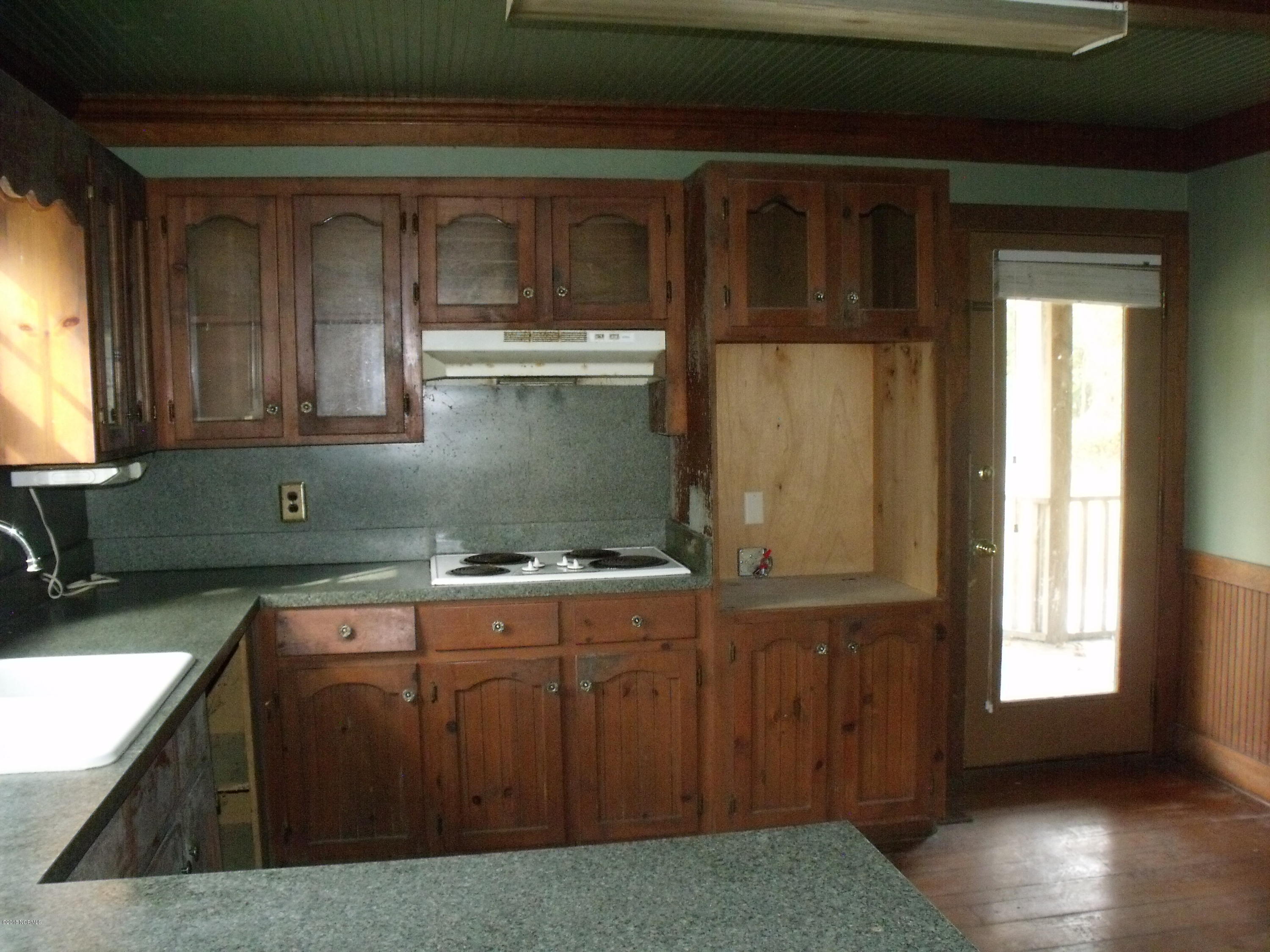 420 South Fairview Road Rocky Mount, NC 27801 - Photo 10 of 19 25 KITCHEN