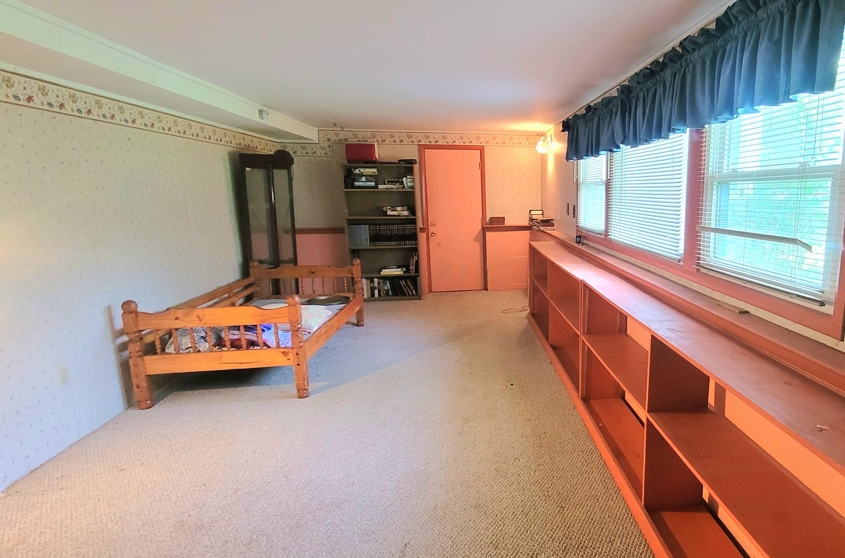 1183 Country Club Road Columbus, OH 43227 - Photo 18 of 24 Family Room
