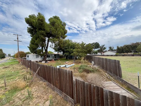 a view of a backyard of the house