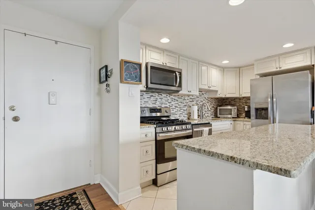 $165,500 | 100 West Avenue, Unit 609 SOUTH/F9, Jenkintown, PA 19046