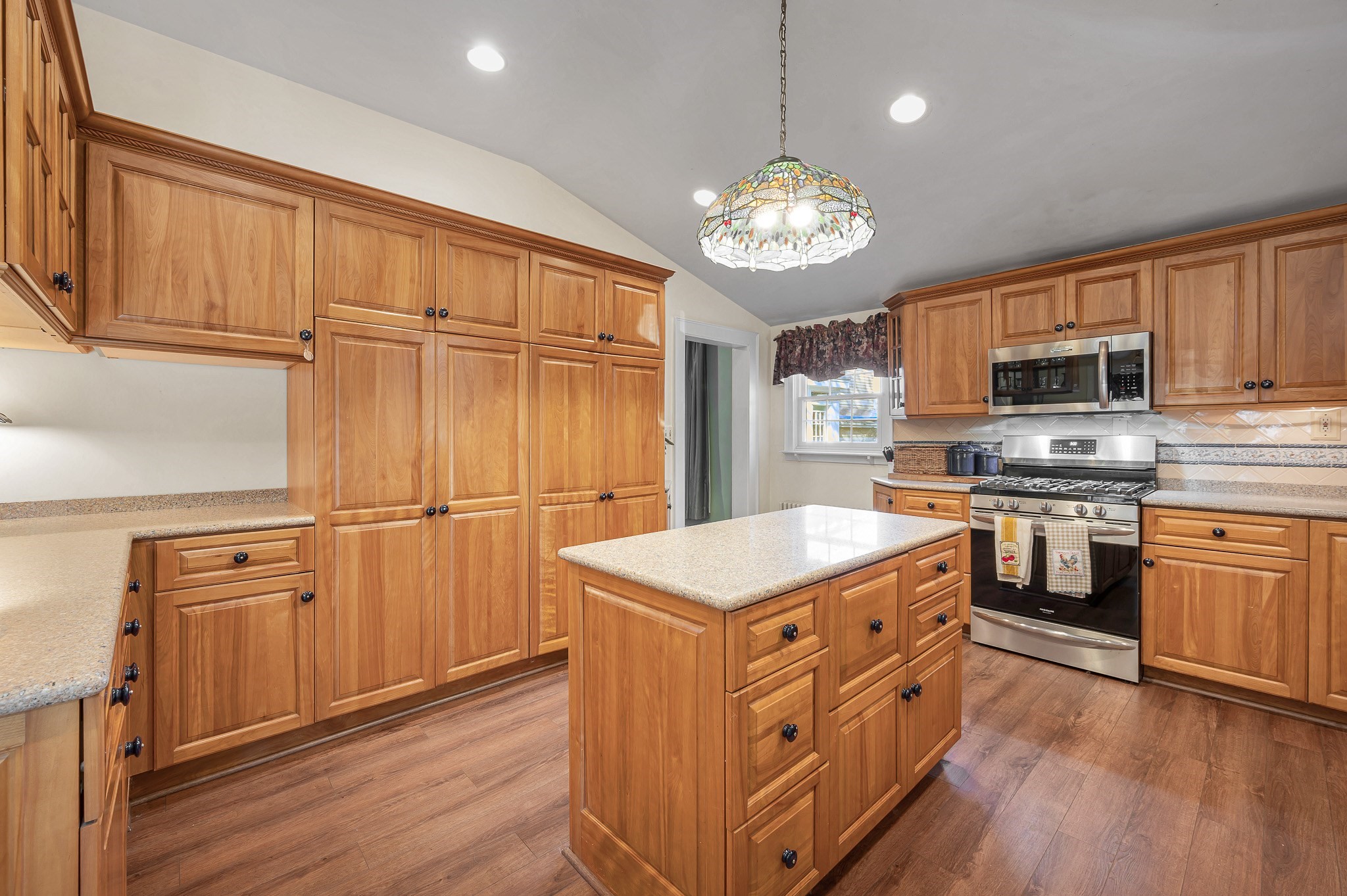 246 Acton Road Chelmsford, MA 01824 - Photo 5 of 42 Gallery Image 5