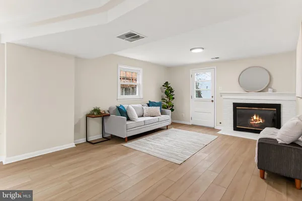 $4,950 | 400 North Madison Street, Arlington, VA 22205