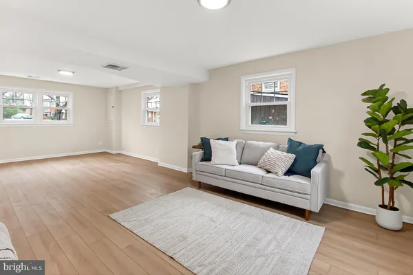 $4,950 | 400 North Madison Street, Arlington, VA 22205