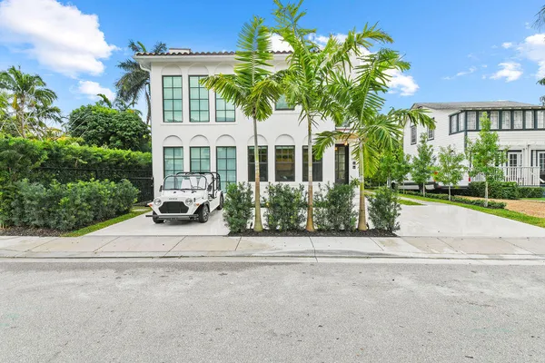 $5,000 | 226 Oleander Avenue, Unit 3, Palm Beach, FL 33480