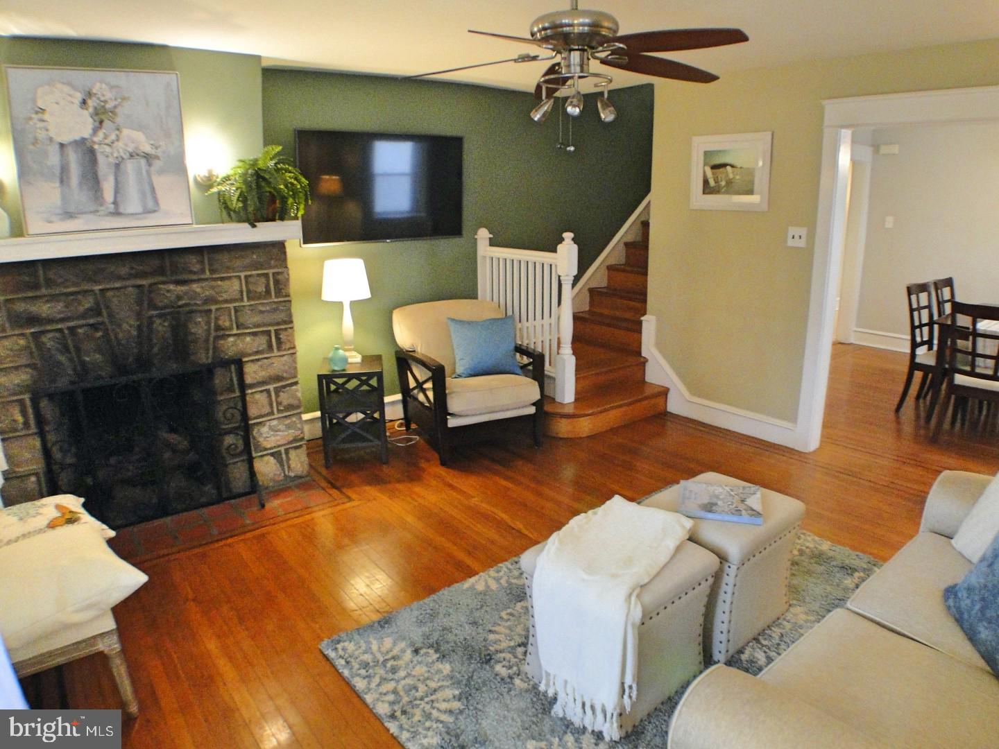 257 Ballymore Road Springfield, PA 19064 - Photo 8 of 35 Flat Panel TV Included