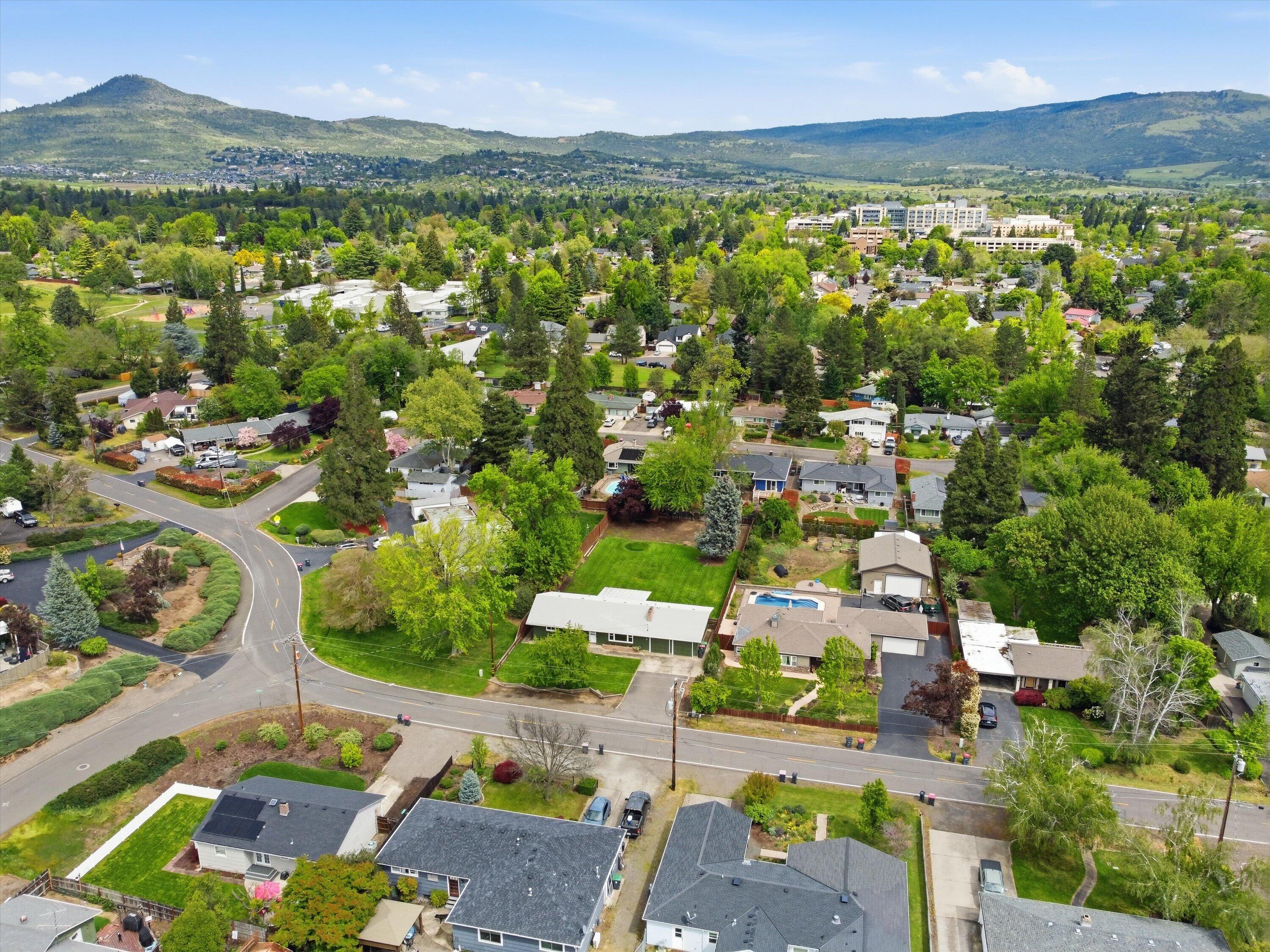 689 South Modoc Avenue Medford, OR 97504 - Photo 45 of 47 45-689 S Modoc Ave-45