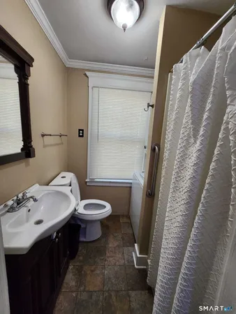 $2,400 | 14 Union Street, Manchester, CT 06042