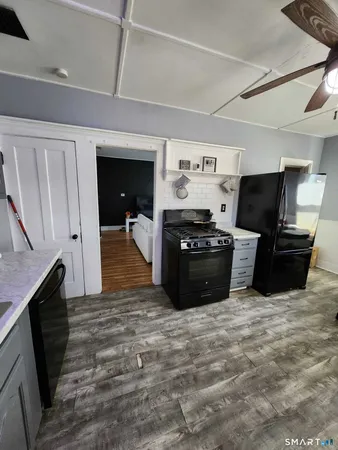 $2,400 | 14 Union Street, Manchester, CT 06042