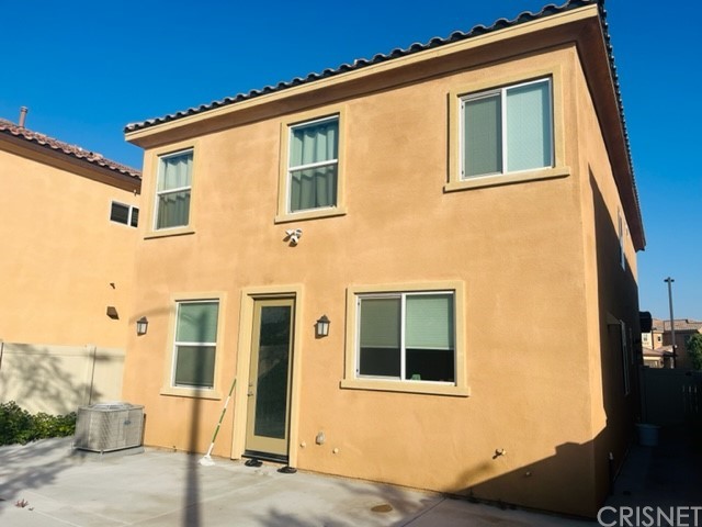 610 West Woodcrest Street Rialto, CA 92376 - Photo 24 of 33 a view of a house with a street