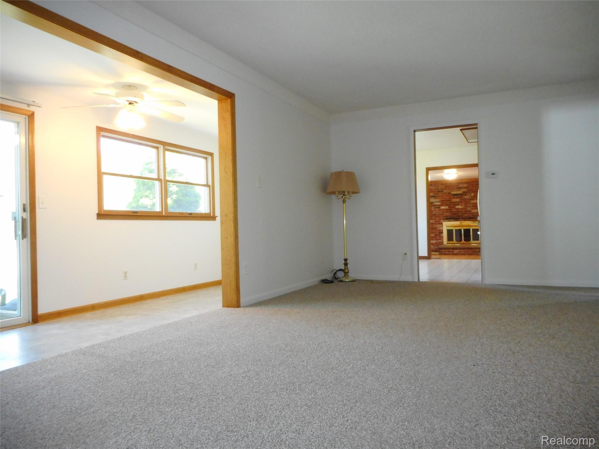 2331 West Thompson Road Fenton, MI 48430 - Photo 12 of 22 LIVING ROOM.JPG