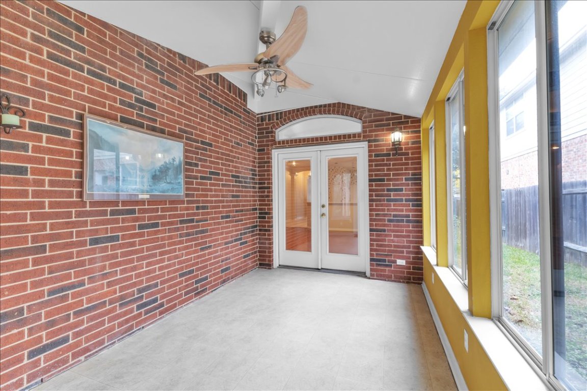 9237 La Siesta Bend Austin, TX 78749 - Photo 26 of 29 a view of an entryway