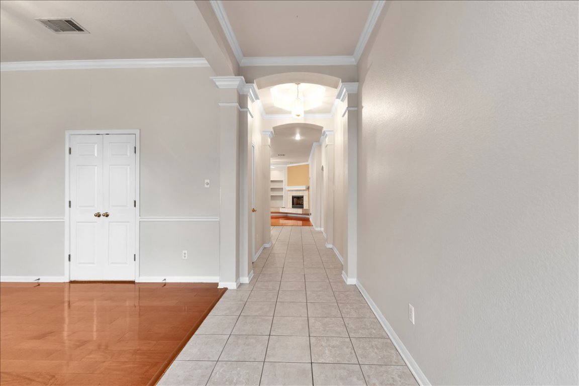 9237 La Siesta Bend Austin, TX 78749 - Photo 4 of 29 a view of a hallway with wooden floor and a bathroom