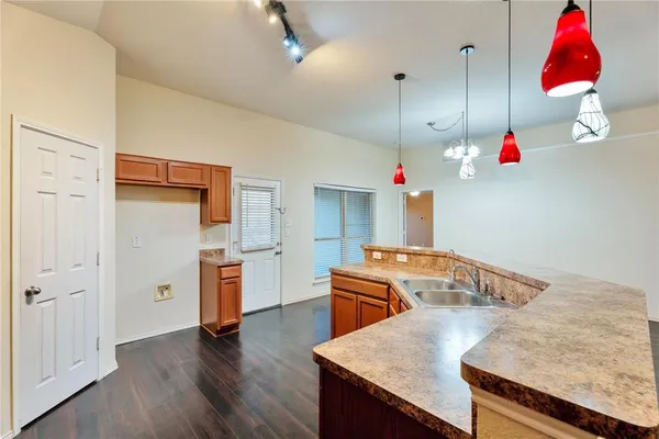 $2,400 | 4816 Sapphire Lane, Granbury, TX 76049