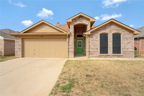 $2,400 | 4816 Sapphire Lane, Granbury, TX 76049