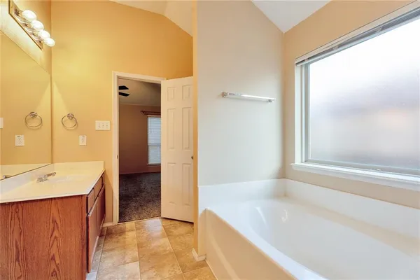 $2,400 | 4816 Sapphire Lane, Granbury, TX 76049