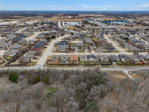 $2,400 | 4816 Sapphire Lane, Granbury, TX 76049