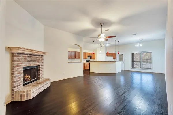 $2,400 | 4816 Sapphire Lane, Granbury, TX 76049