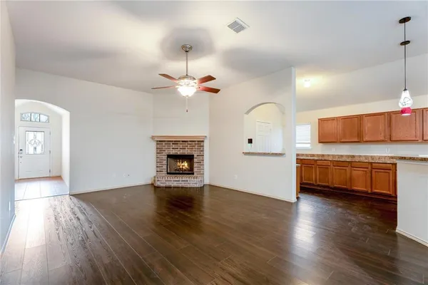 $2,400 | 4816 Sapphire Lane, Granbury, TX 76049