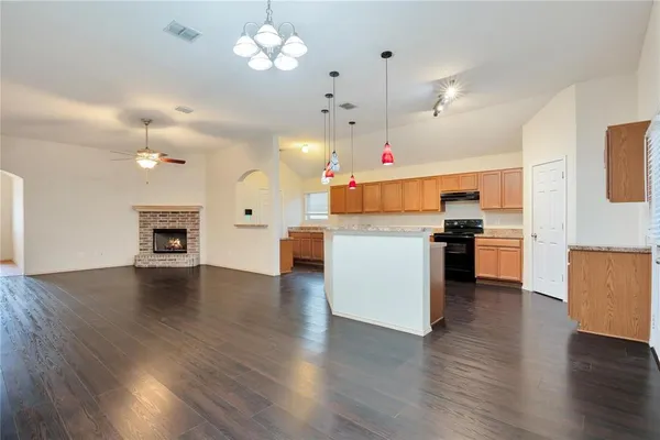 $2,400 | 4816 Sapphire Lane, Granbury, TX 76049