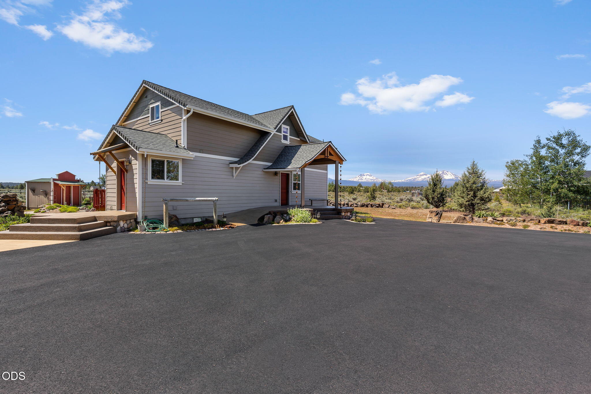 66967 Lance Road Bend, OR 97703 - Photo 4 of 58