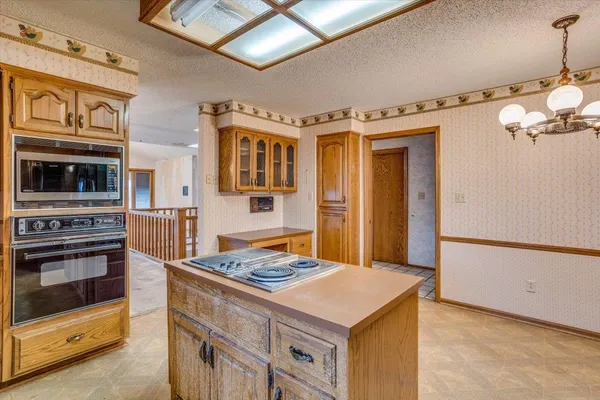 $220,000 | 795 South Whippoorwill Road, Derby, KS 67037