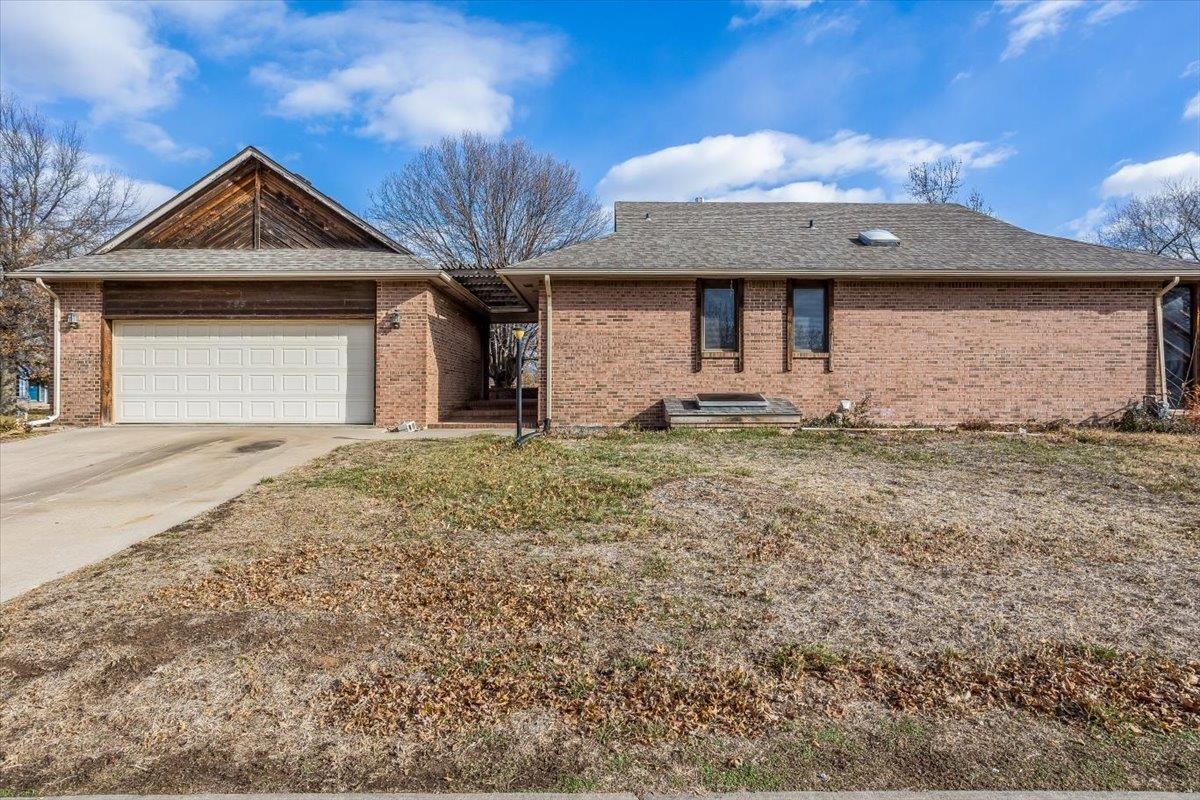 795 South Whippoorwill Road Derby, KS 67037 - Photo 3 of 36