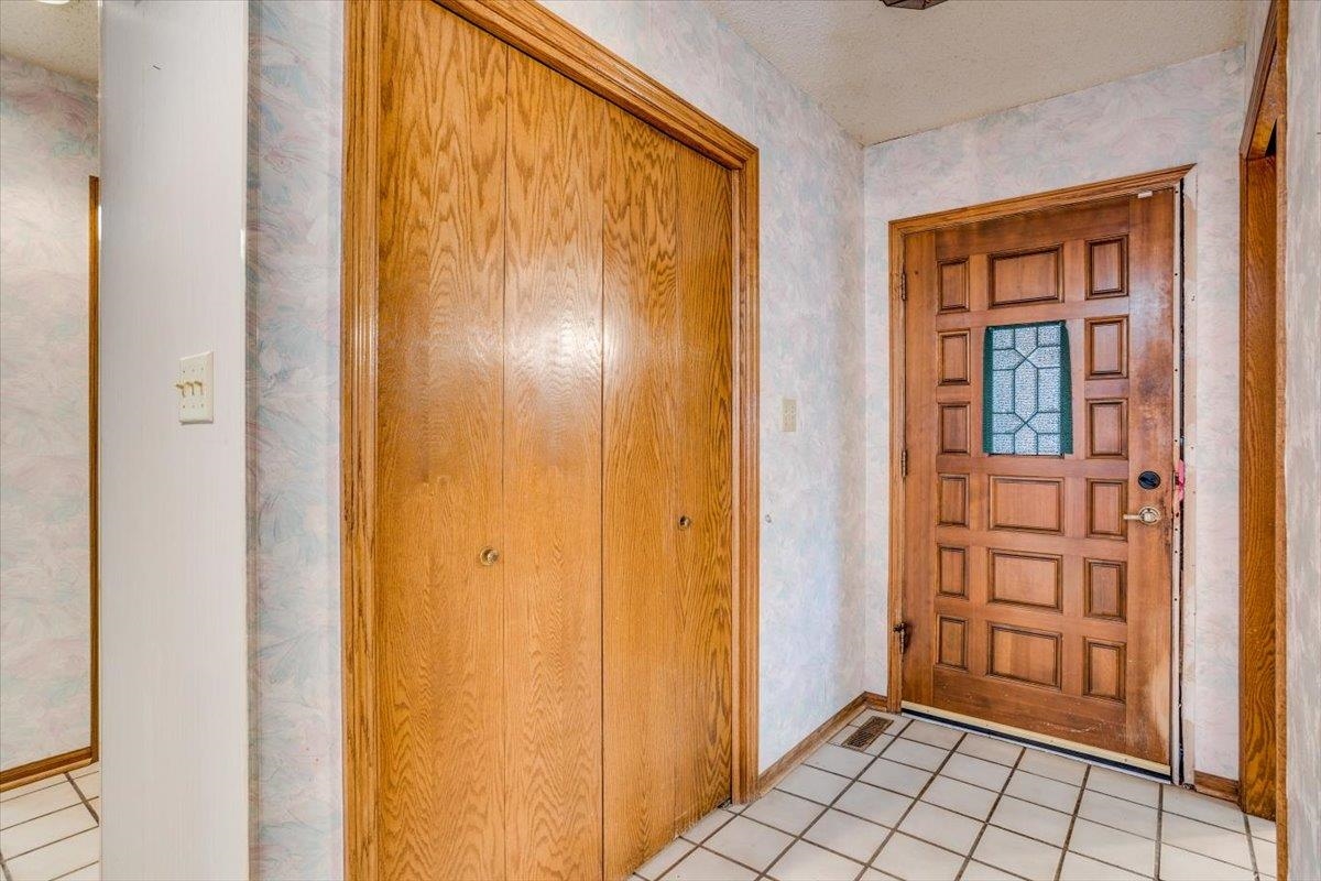 795 South Whippoorwill Road Derby, KS 67037 - Photo 4 of 36