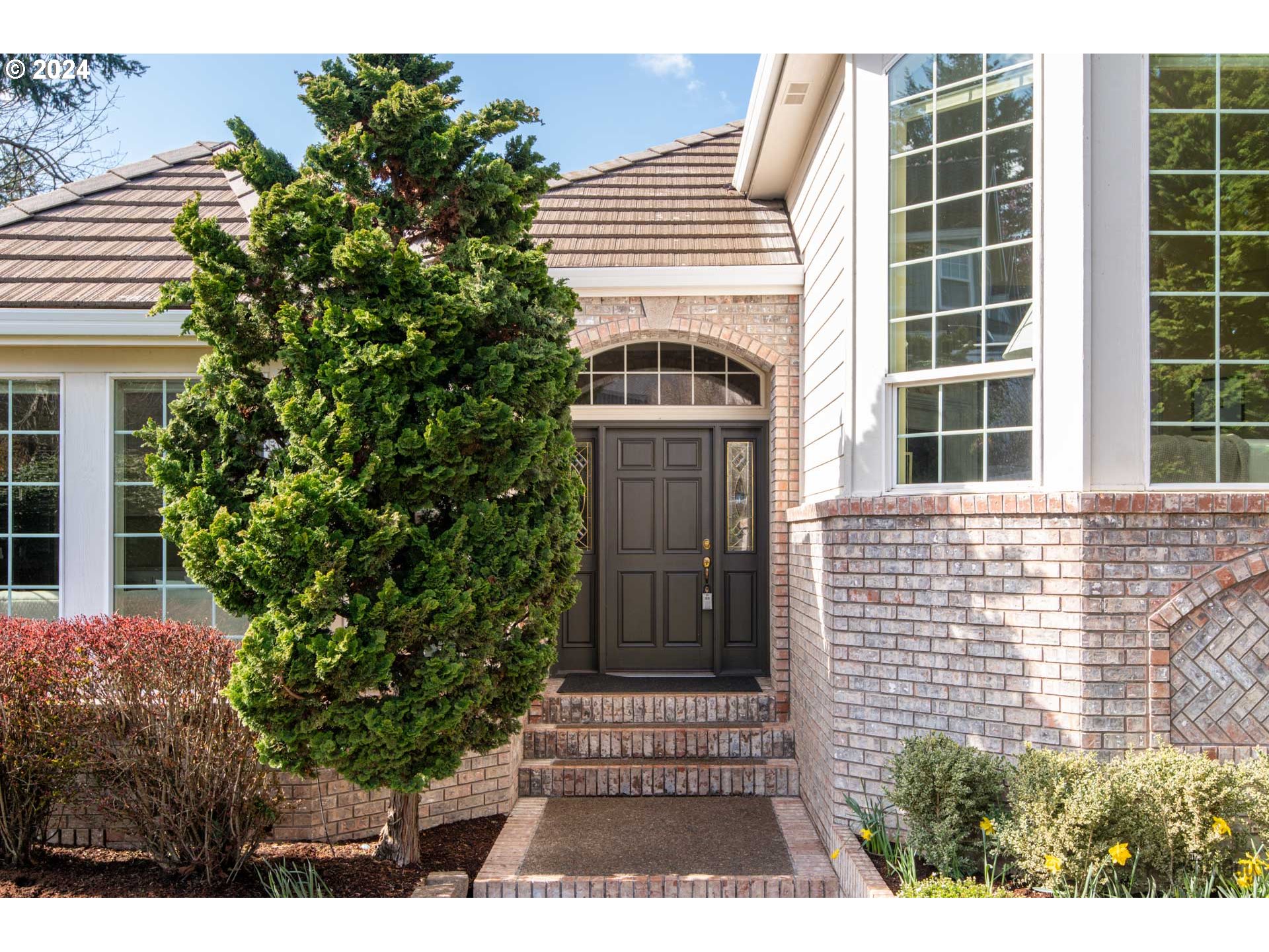2054 Morning View Drive Eugene, OR 97405 - Photo 4 of 48 a front view of a house with a yard