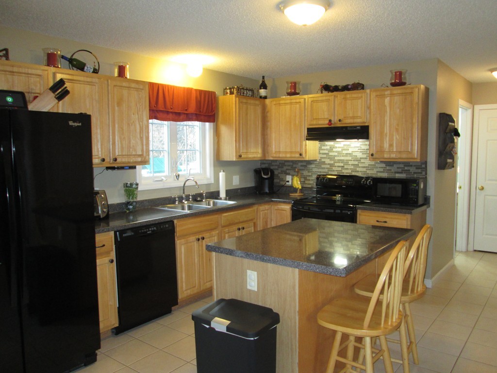 28 Jimmy Court Springfield, MA 01104 - Photo 4 of 22 Gallery Image 4