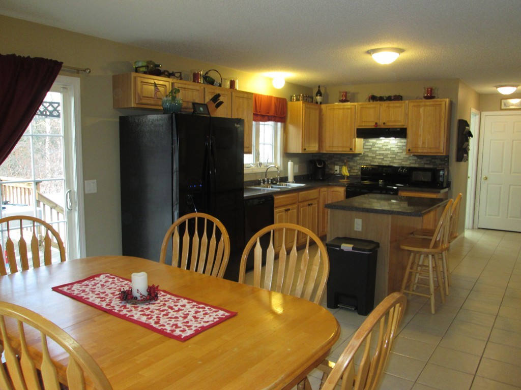 28 Jimmy Court Springfield, MA 01104 - Photo 5 of 22 Gallery Image 5