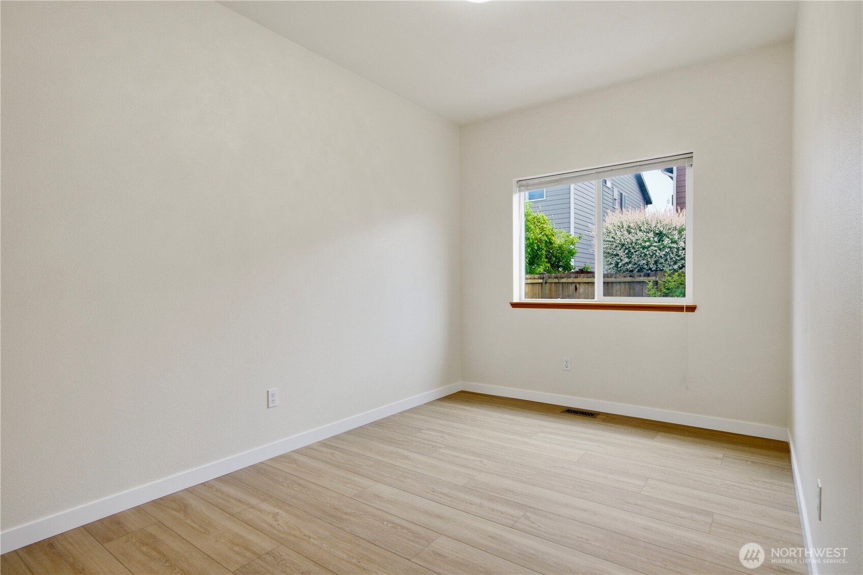 460 Ilwaco Avenue Northeast Renton, WA 98059 - Photo 12 of 16