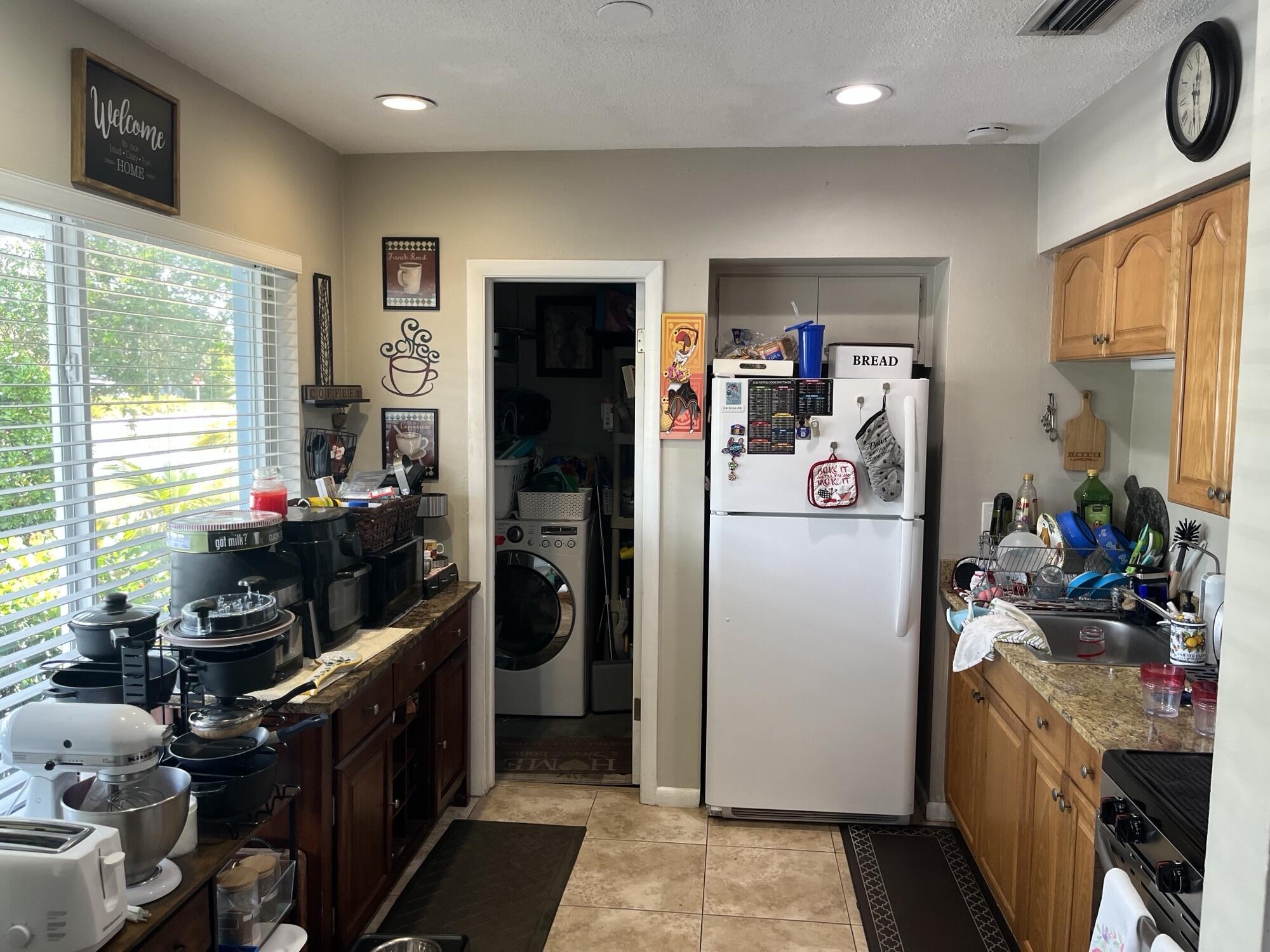 198 Northeast 28th Street Boca Raton, FL 33431 - Photo 5 of 9 198 NE 28th Street