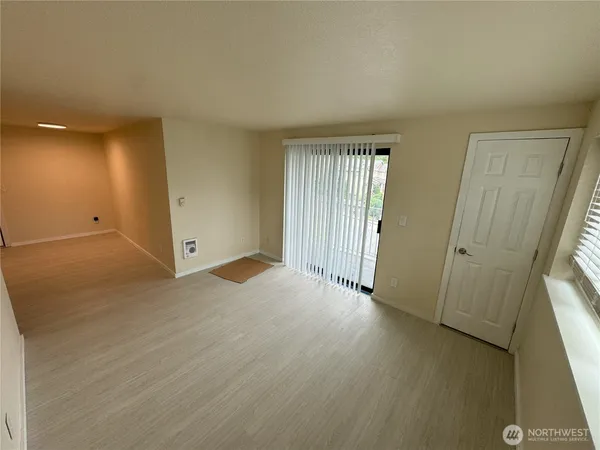 $1,450 | 929 North 105th Street, Unit C, Seattle, WA 98133