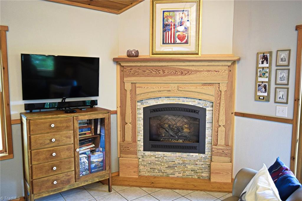 564 Wolf Pen Road Purlear, NC 28665 - Photo 8 of 30