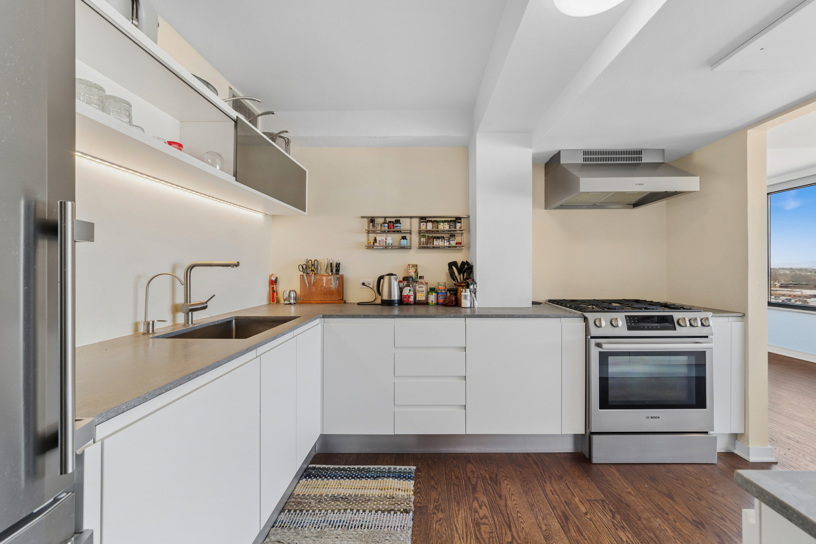 5801 North Sheridan Road, Unit 14A Chicago, IL 60660 - Photo 5 of 18