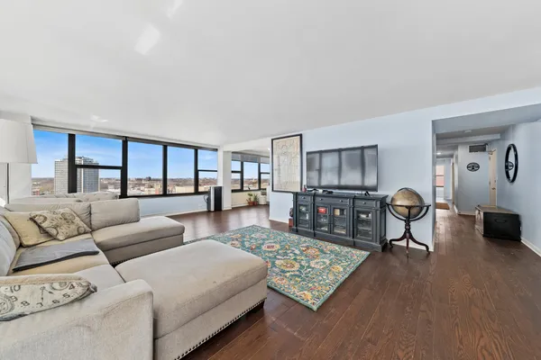 $450,000 | 5801 North Sheridan Road, Unit 14A, Chicago, IL 60660