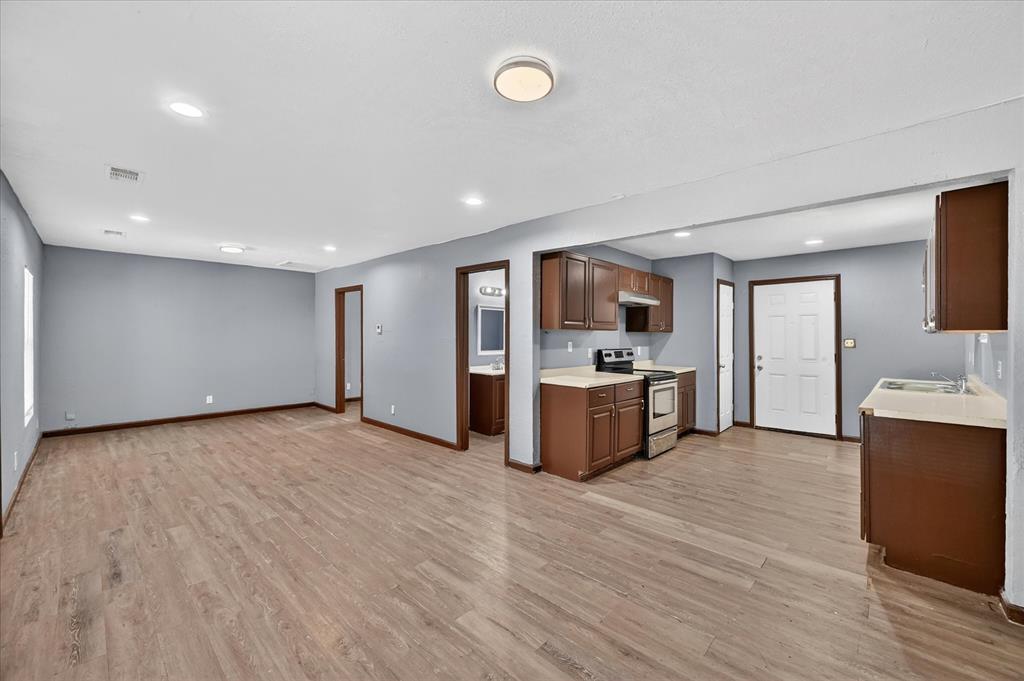601 Royal Street Cleburne, TX 76031 - Photo 2 of 27