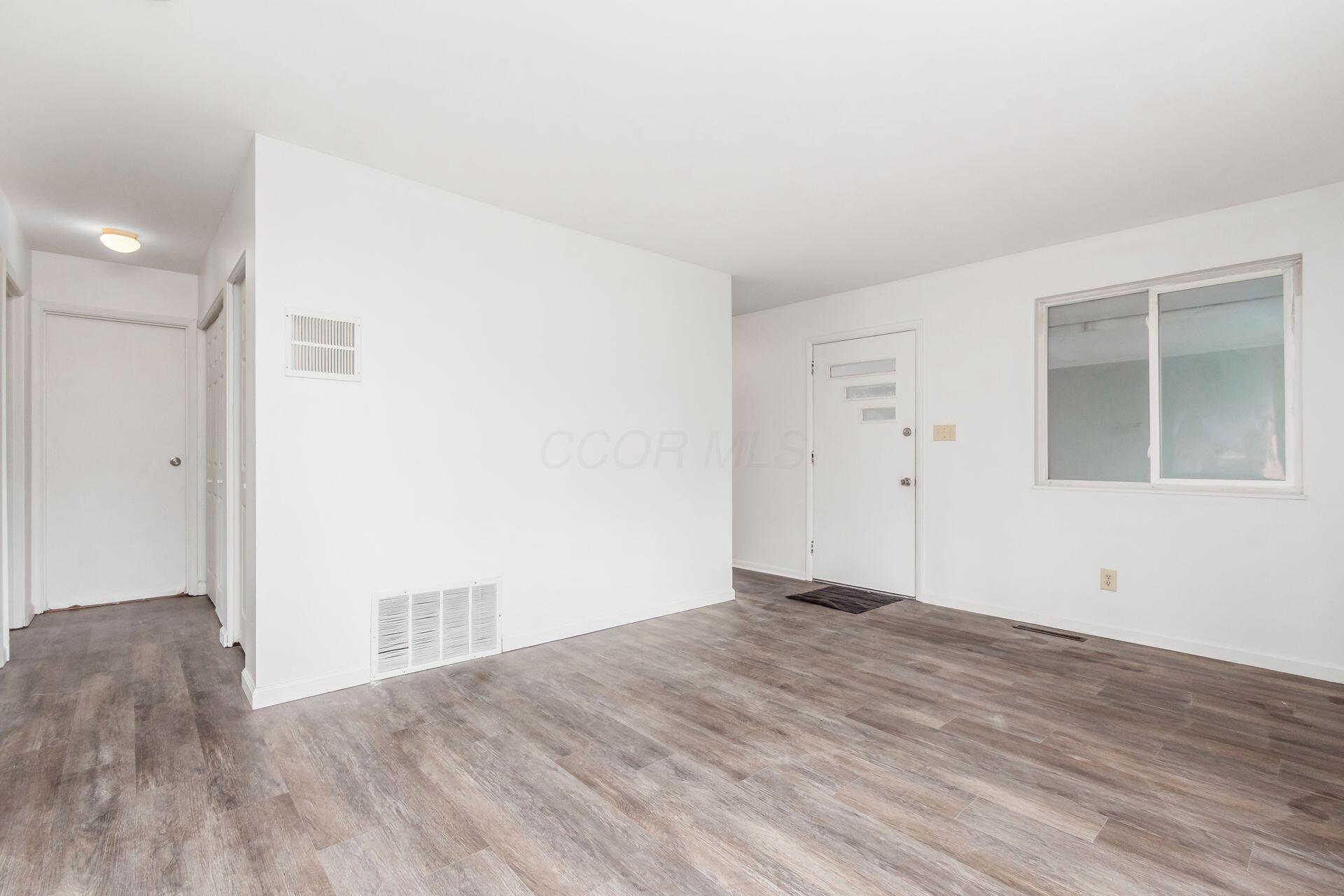 1565 Smith Road Columbus, OH 43207 - Photo 8 of 24 008_daf01321c_M 1565 Smith010