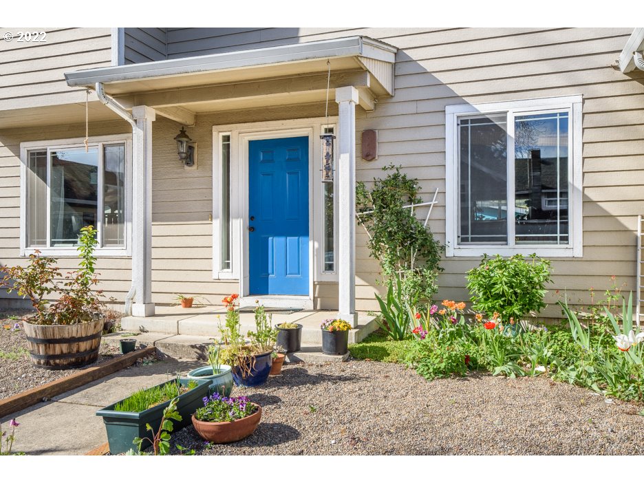 1616 Kellogg Road Springfield, OR 97477 - Photo 2 of 32 a front view of a house with outdoor seating