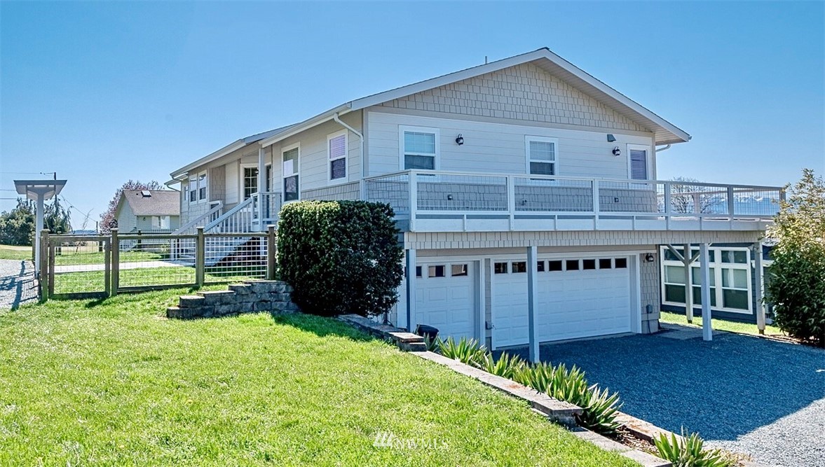 246 Lighthouse Way Freeland, WA 98249 - Photo 4 of 33