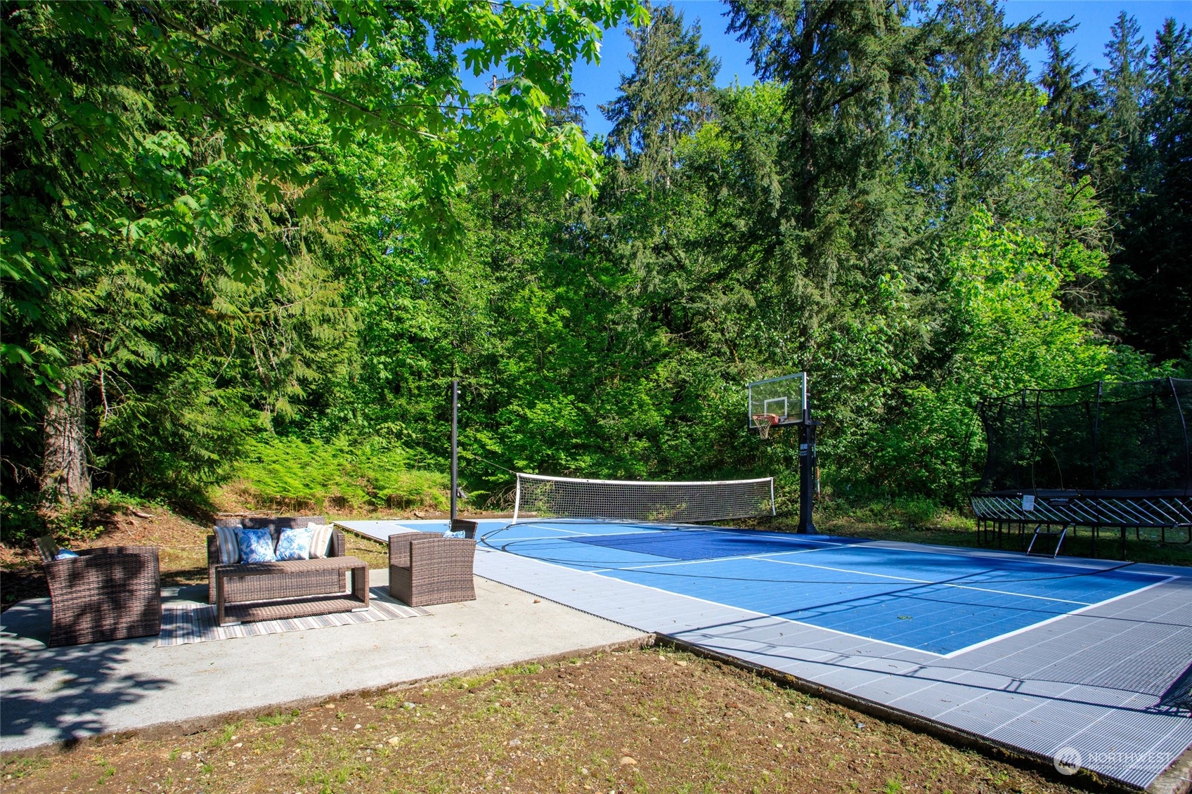 25635 Southeast Old Black Nugget Road Issaquah, WA 98029 - Photo 33 of 39 a view of a outdoor space