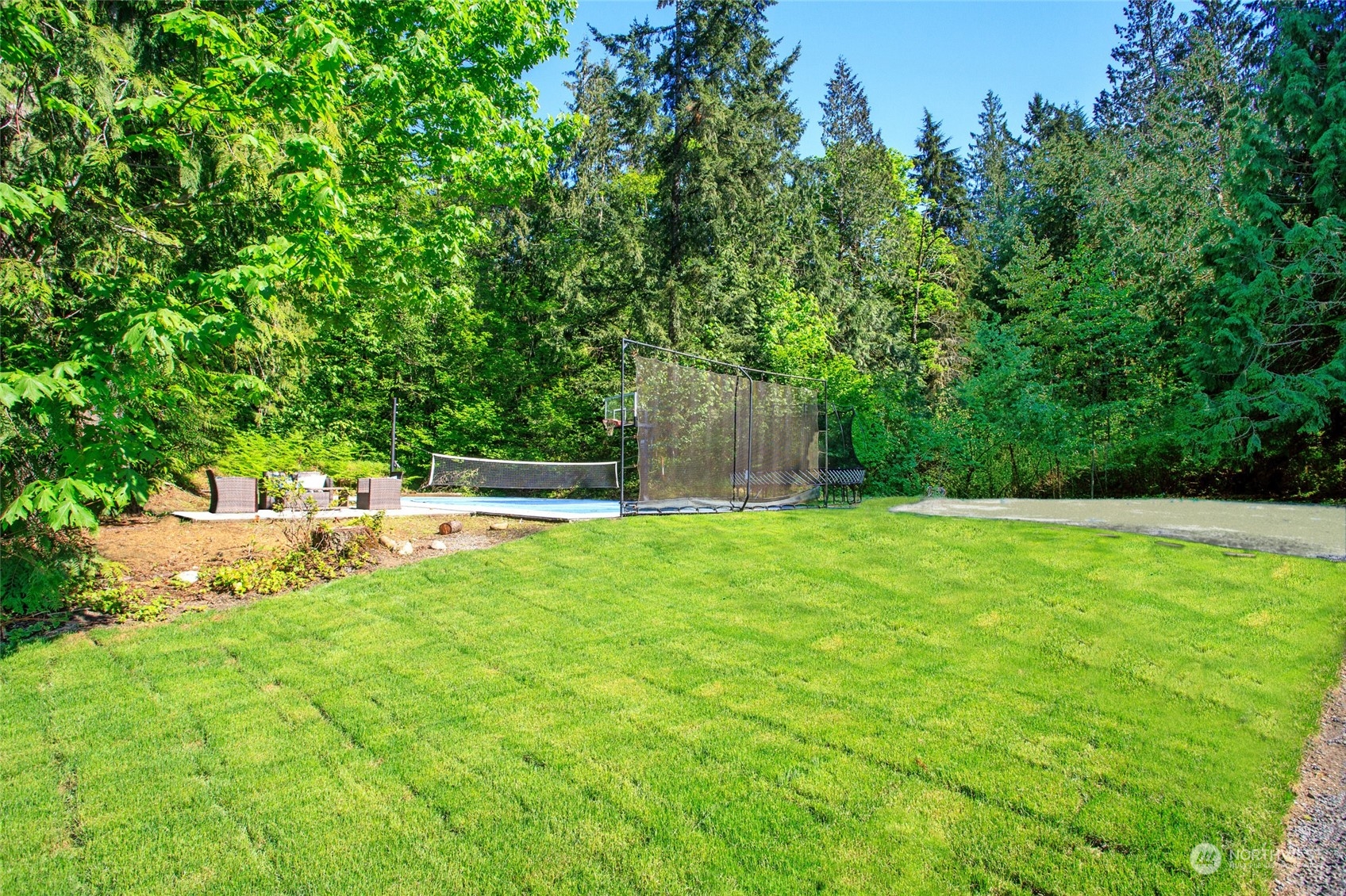25635 Southeast Old Black Nugget Road Issaquah, WA 98029 - Photo 34 of 39 a view of a backyard