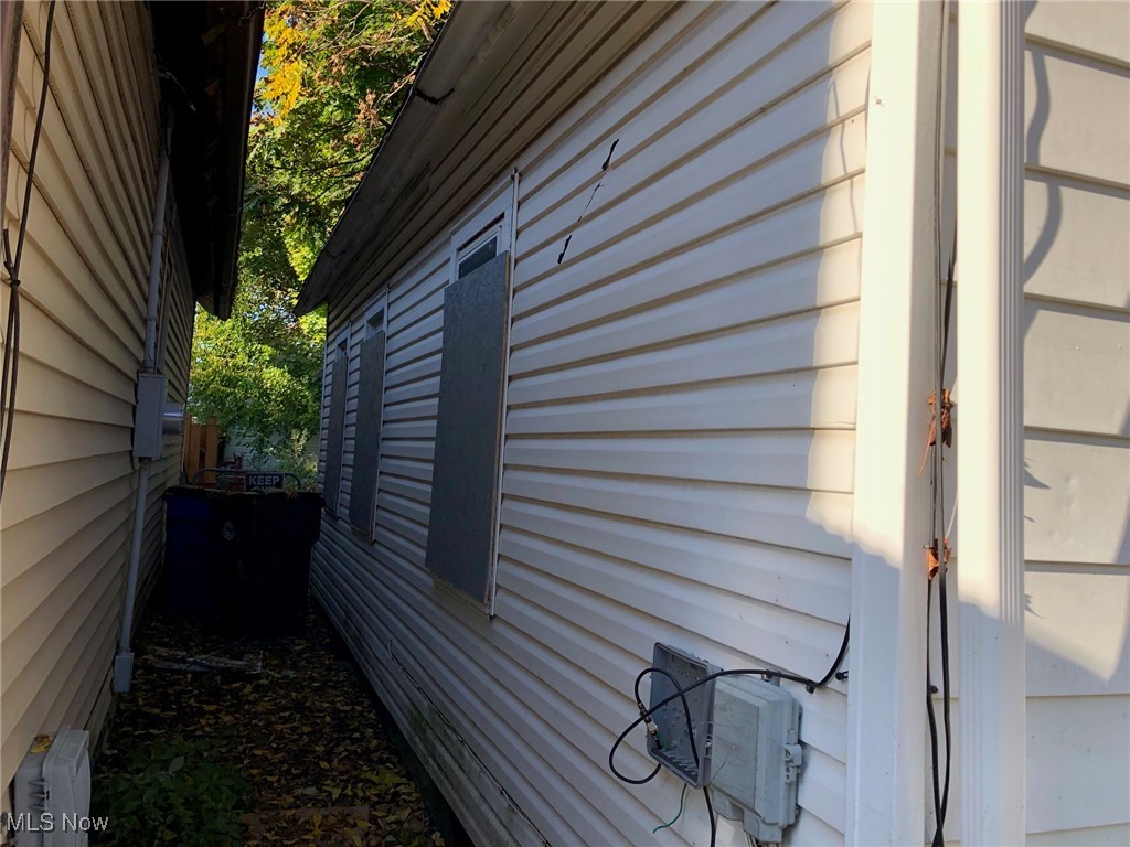 7420 Spafford Road Cleveland, OH 44105 - Photo 2 of 39 Side view of the house